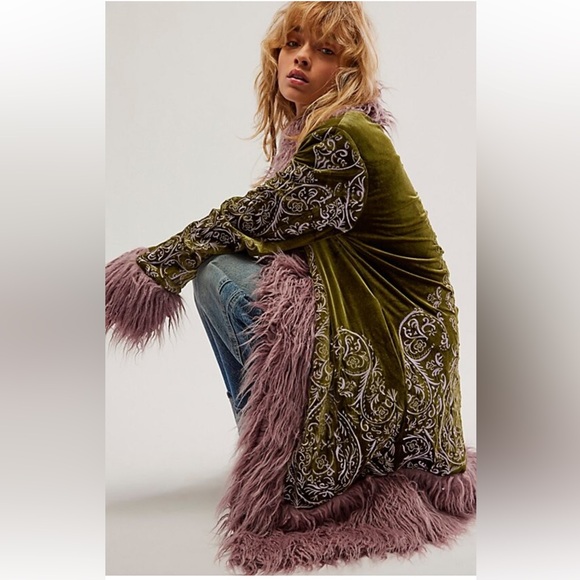 Moon Glow Coat - Picture 2 of 10